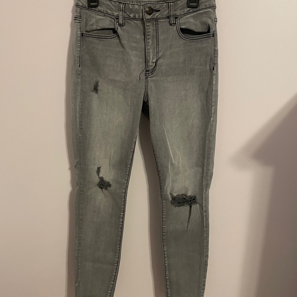American Eagle High Rise Jegging Grey with Rips